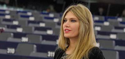 Η Καϊλή προσφεύγει στο Ευρωπαϊκό Κοινοβούλιο για «παραβίαση ασυλίας» και «παρακολούθηση»
