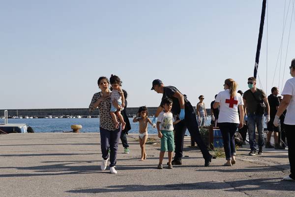 18 ανήλικοι μετανάστες παραμένουν στην Καλαμάτα