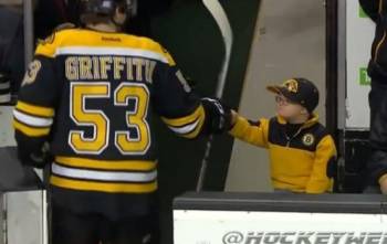 Ένα παιδί με σύνδρομο Down βρίσκει χαρά σε μια γροθιά! (βίντεο)