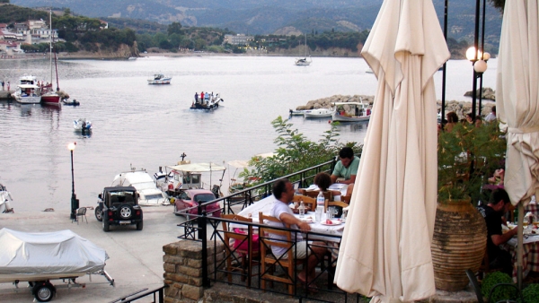 Ο πρωθυπουργός του Κατάρ "έδεσε" στη Φοινικούντα