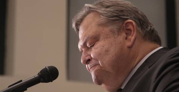 Κρεμαστινός: Πρωτοβουλία βουλευτών για να αποτραπεί η ίδρυση κόμματος από Παπανδρέου