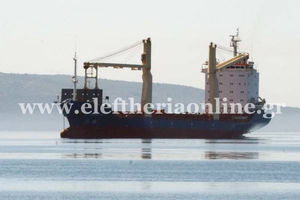 Στην Καλαμάτα μεταφέρθηκαν οι 7 διασωθέντες και οι 2 σοροί του ναυαγίου της Μεθώνης (βίντεο)