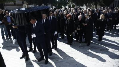 Το τελευταίο αντίο στην Άννα Ψαρούδα-Μπενάκη – Στο Α΄ Νεκροταφείο Αθηνών η κηδεία