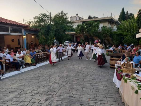 Πλήθος κόσμου στη γιορτή σταφυλιού και μούστου στο Μουζάκι (βίντεο-φωτογραφίες)