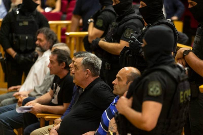 Δίκη Χρυσής Αυγής: Δύο κρίσιμα θέματα καλείται να απαντήσει σήμερα το δευτεροβάθμιο δικαστήριο για την εγκληματική οργάνωση