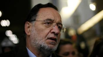 Ο Παναγιώτης Λαφαζάνης σε ρόλο ειρηνοποιού στο Κερατσίνι