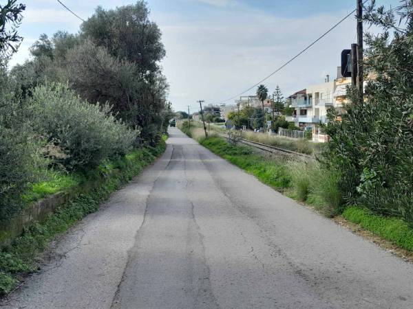 Στενό κι επικίνδυνο τμήμα της οδού Ανθέων