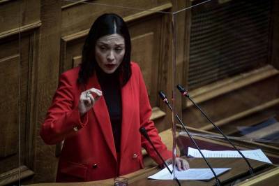 Η Νάντια Γιαννακοπούλου για τις γυναικοκτονίες