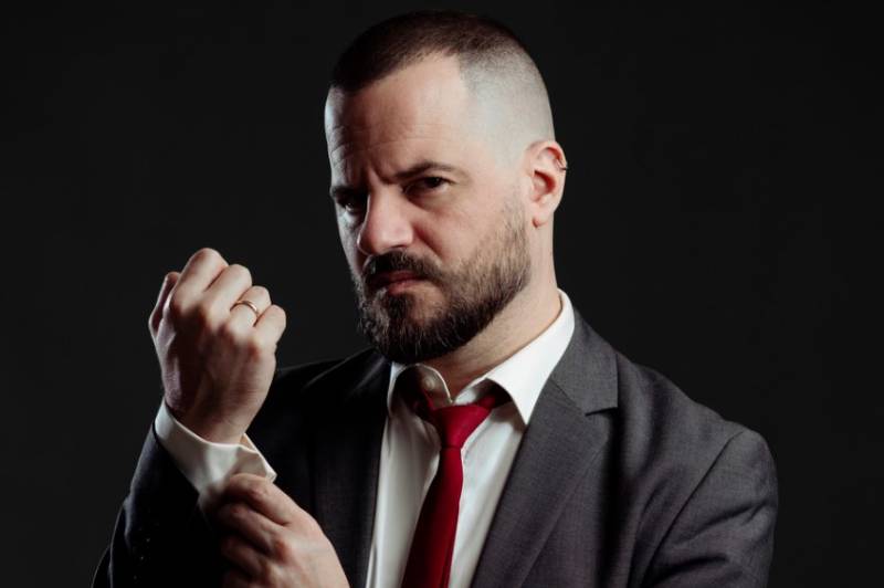 Ο γνωστός κωμικός Mikeius την Καλαμάτα