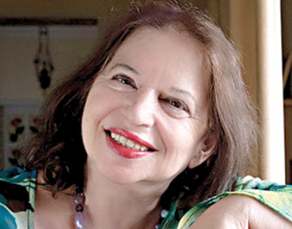 Μετά την πρώτη επιτυχημένη βραδιά: Και σήμερα η Ντόρα Μπακοπούλου στην Καλαμάτα