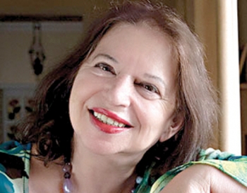 Μετά την πρώτη επιτυχημένη βραδιά: Και σήμερα η Ντόρα Μπακοπούλου στην Καλαμάτα