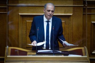 Τριγμοί στην Ελληνική Λύση: Αιχμές βουλευτών που αποχώρησαν – Σκληρή γλώσσα Βελόπουλου (βίντεο)