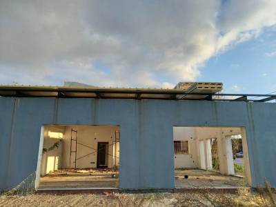 Μπήκαν τα πάνελ στο δημοτικό κατάστημα Ασπροχώματος