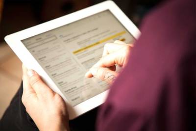 Social Media: Φωτογραφίες που δεν πρέπει να «ανεβαίνουν» στους λογαριασμούς