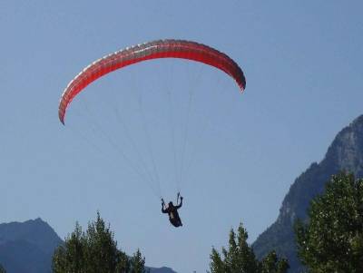 Αλεξιπτωτιστές πλαγιάς στον ουρανό της Κυπαρισσίας