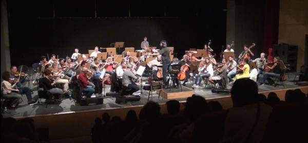 Εντυπωσιασμένοι οι μαθητές του Μουσικού Σχολείου Καλαμάτας από την πρόβα της συναυλίας Καβάκου