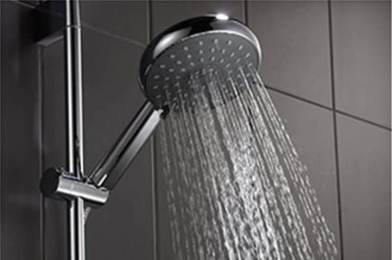 Κλιματική αλλαγή: Ένας στους δύο Έλληνες δεν κάνει ντουζ για πάνω από πέντε λεπτά