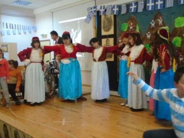 Γιορτή για την 25η Μαρτίου στο Ειδικό Σχολείο Καλαμάτας