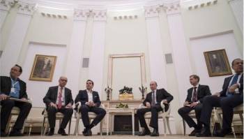 Financial Times: Αν αποτύχει ο Τσίπρας, καραδοκεί η Χρυσή Αυγή