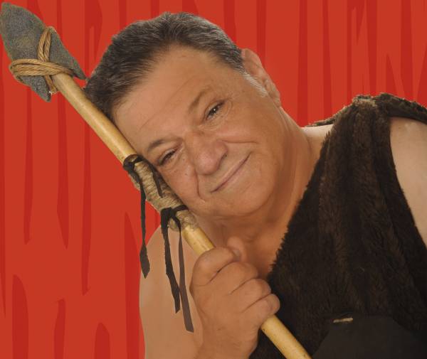 Κερδίστε 2 διπλές προσκλήσεις για την παράσταση "Caveman" στην Καλαμάτα