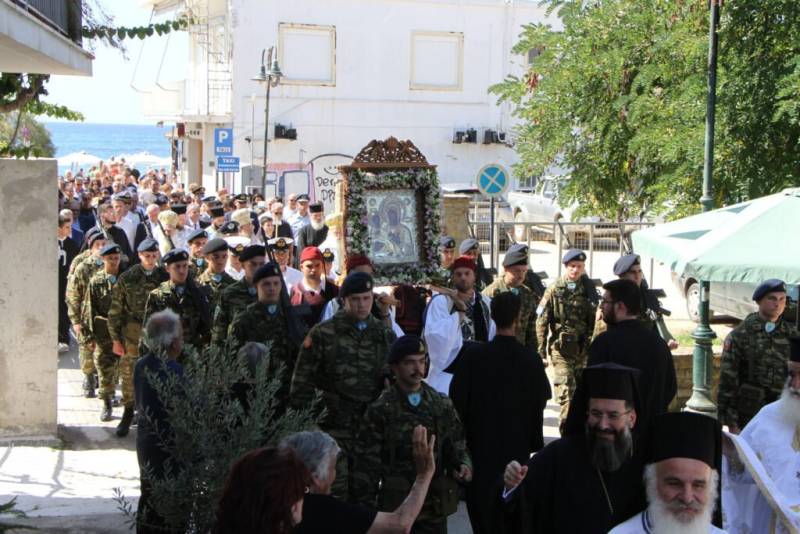 Η Φοινικούντα γιόρτασε την πολιούχο της Παναγία Τριχερούσα (φωτό)