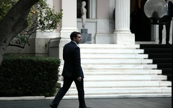 Πρωτοφανής απόφαση Σαμαρά να μην παραδώσει αυτοπροσώπως στον Τσίπρα