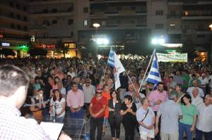 Μεγάλη συγκέντρωση για το “όχι” χθες βράδυ στην Καλαμάτα (βίντεο)