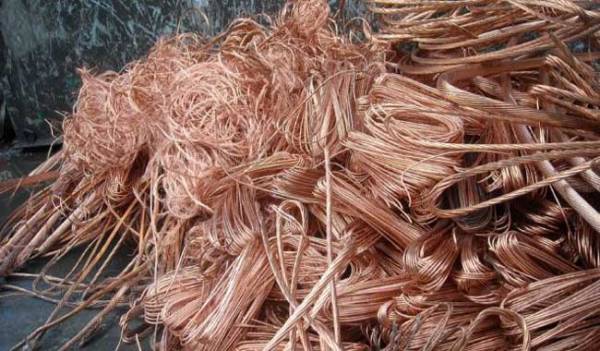 Εκλεψαν από τo ΔΕΔΔΗΕ 200 κιλά καλώδιο χαλκού και 70 λίτρα πετρέλαιο