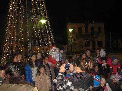 Φωταγώγηση δέντρου στη Θουρία