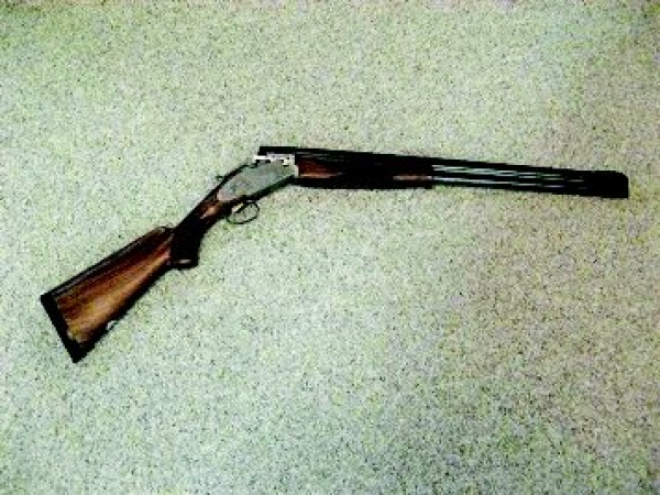 Εβγαλε καραμπίνα γιατί πέρασε τον απογραφέα για εραστή της γυναίκας του