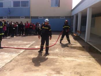 Ασκηση πυρόσβεσης στο Λύκειο Ελους (φωτογραφίες)