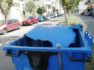 Κάδοι ανακύκλωσης σε κακή κατάσταση