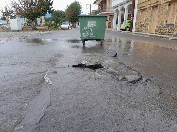 Eσπασε ο αγωγός ύδρευσης στο Αρχοντικό Αβίας