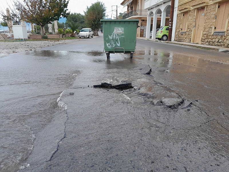 Eσπασε ο αγωγός ύδρευσης στο Αρχοντικό Αβίας
