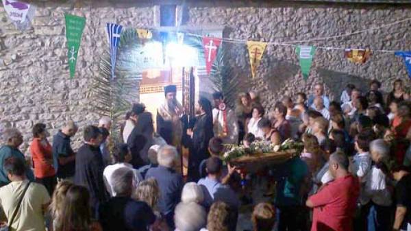 Πλήθος πιστών στη Μονή της Κατσιμικάδας