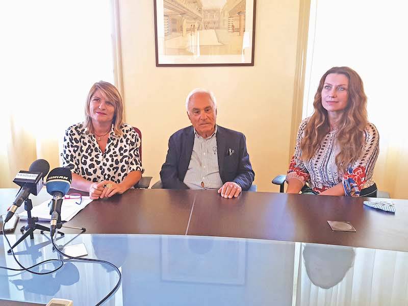 Εκδήλωση παράδοσης στεγάστρου στοάς του Γυμνασίου στην Αρχαία Μεσσήνη (βίντεο)