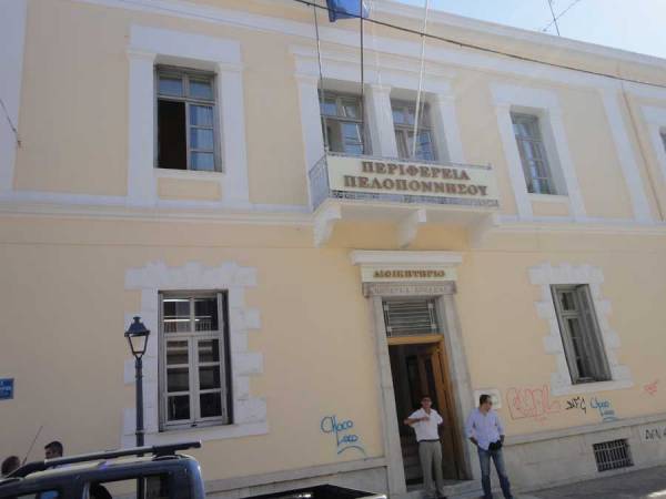 Περιφέρεια Πελοποννήσου: Τρεις προσφορές στο διαγωνισμό για σκουπίδια