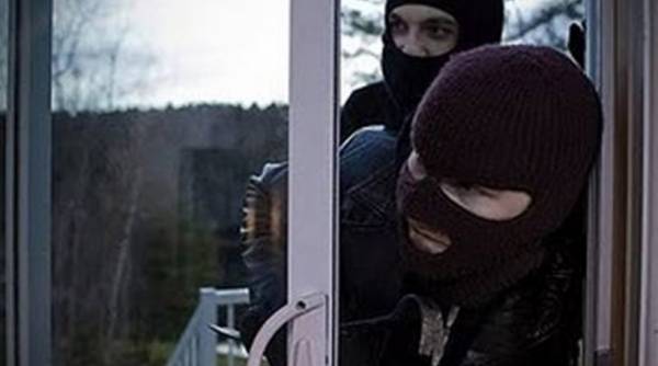 3 ληστές έδεσαν και χτύπησαν ηλικιωμένο ζευγάρι στο Κορυφάσιο