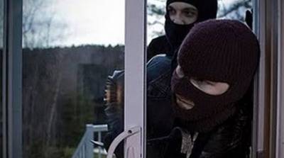 3 ληστές έδεσαν και χτύπησαν ηλικιωμένο ζευγάρι στο Κορυφάσιο