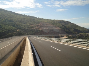 Τι κρύβεται πίσω από το Παραδείσια - Τσακώνα;