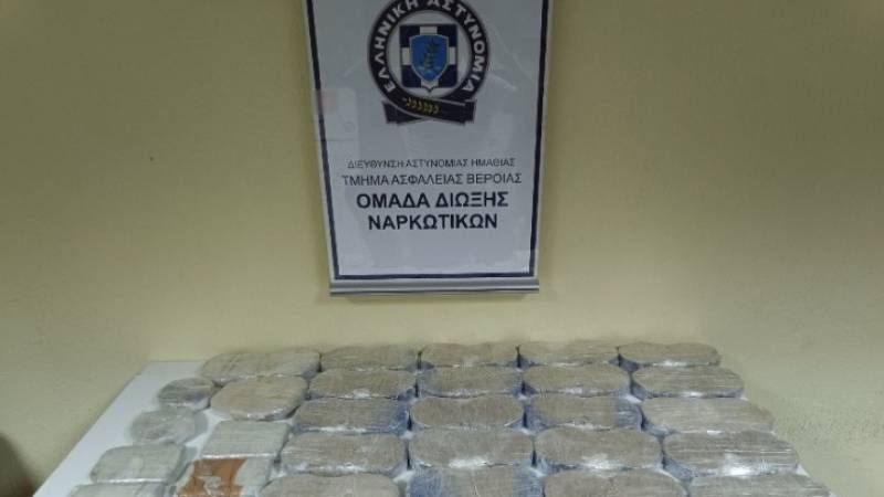 Εκρυβε 22 κιλά ηρωίνη μέσα σε παιδικό κρεβάτι που μετέφερε στο πορτ - μπαγκάζ