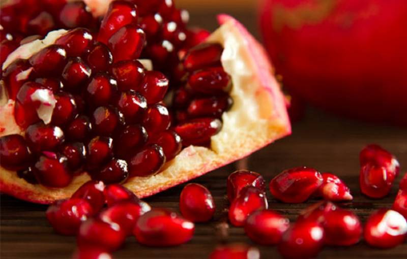 Γνωστά και άγνωστα πρωτοχρονιάτικα έθιμα στην Πελοπόννησο - Το σπάσιμο του ροδιού στη Μεσσηνία