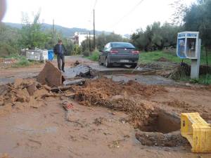 Δημοσιογραφικές διαπιστώσεις Αλευρά: "Μπαζωμένα ρέματα εδώ και 10ετίες"