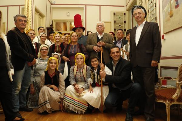 Νησιώτικα καλέσματα στην Καλαμάτα (βίντεο-φωτογραφίες)