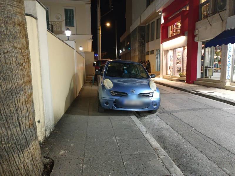 Απροσπέλαστα πεζοδρόμια