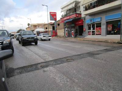Επικίνδυνη τομή στην οδό Αθηνών