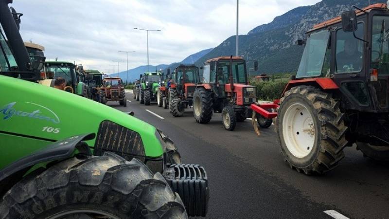 Παραμένουν στο αεροδρόμιο Ηρακλείου «Ν. Καζαντζάκης» οι αγροτοκτηνοτρόφοι