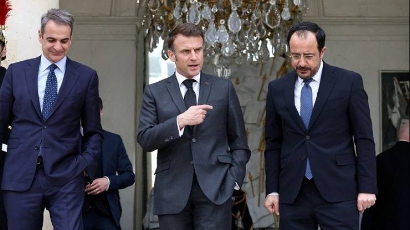 Στην Κύπρο σήμερα Κυρ. Μητσοτάκης και Εμ. Μακρόν - Συνάντηση με Ν. Χριστοδουλίδη