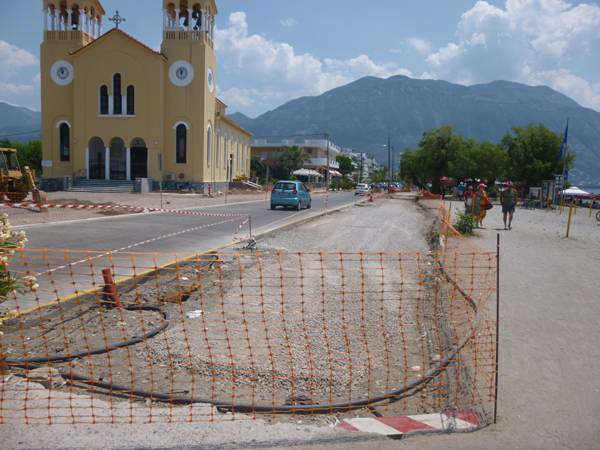 Ταλαιπωρία πολιτών από τα έργα στη Ναυαρίνου