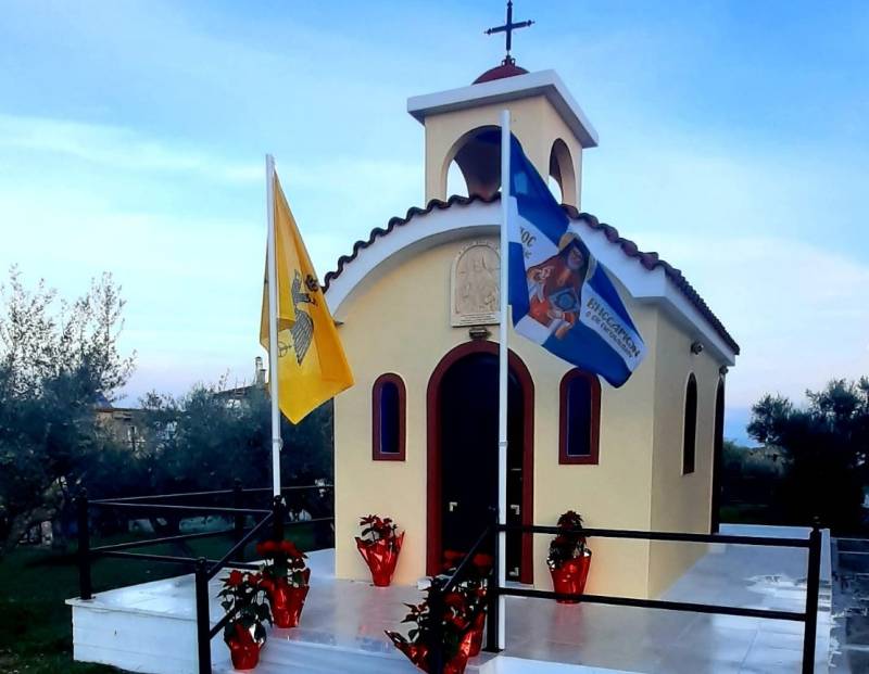 Θεία λειτουργία στο παρεκκλήσι Οσίου Βησσαρίωνος στο Πεταλίδι